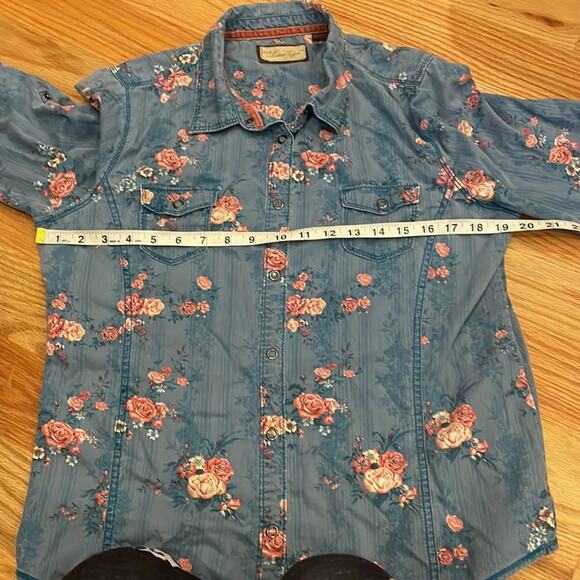 Legacy Falls snap top size medium 3/4 Sleeve Floral Denim Blouse - Picture 6 of 6